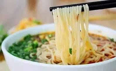 煮面条用热水还是冷水？答案意想不到